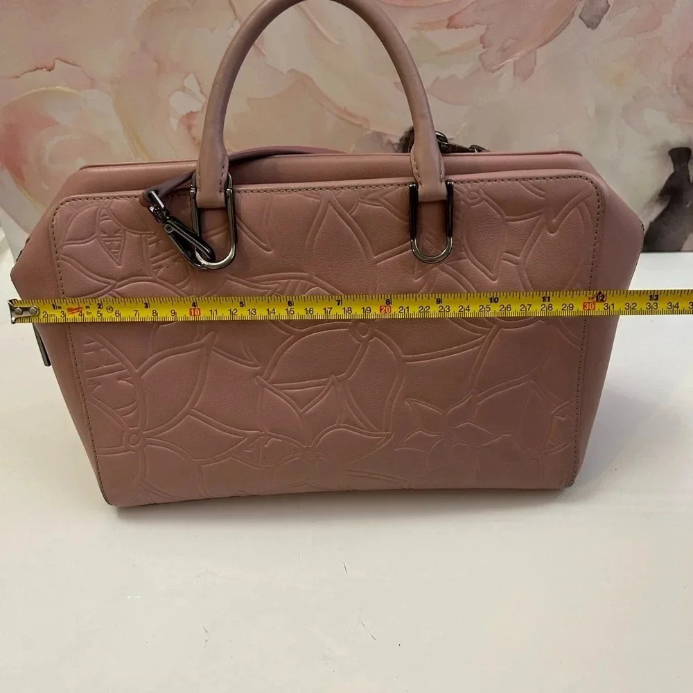 ! Carolina Herrera leather light pink Handbag - Picture 12 of 14